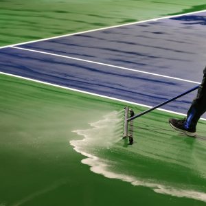 Pulizia campi da tennis in sintetico