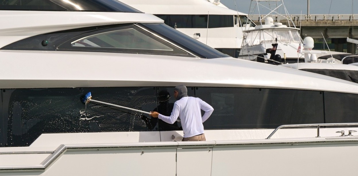 pulizia barche lavagna